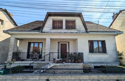 Maison - 210 m² - 8 pièces