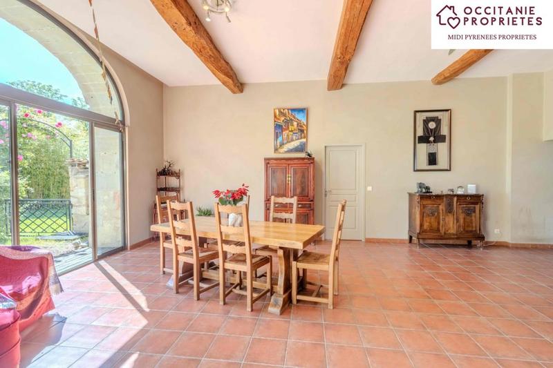 Corps de ferme - 700 m² - 17 pièces