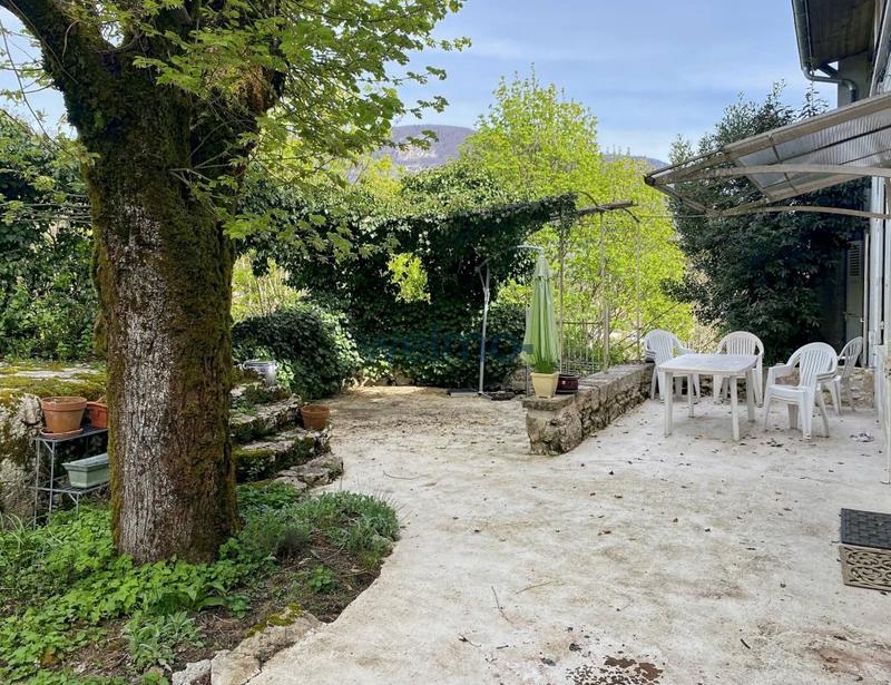 Maison - 400 m² - 11 pièces