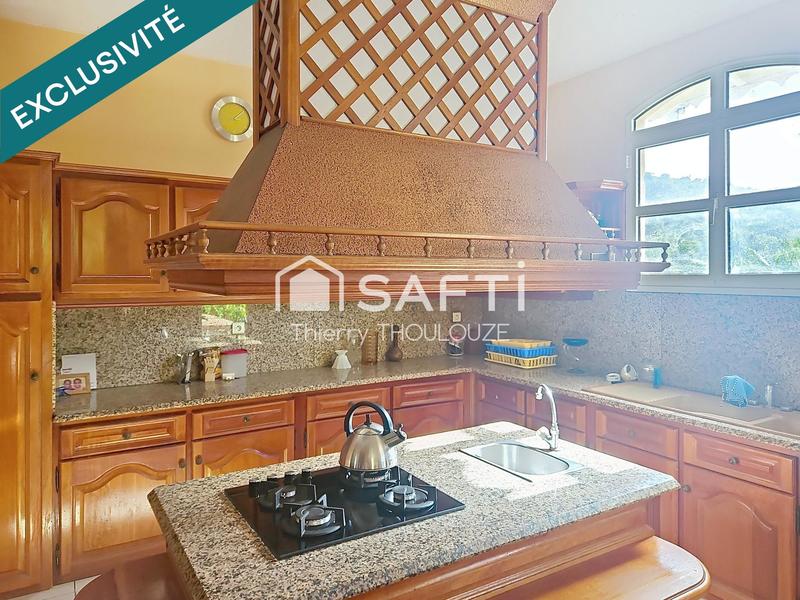 Maison - 225 m² - 7 pièces