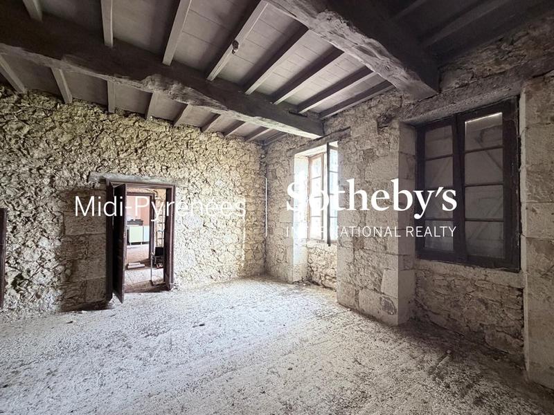 Maison - 280 m² - 8 pièces