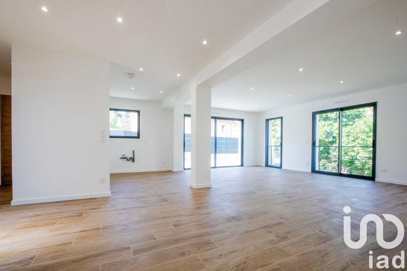 Maison - 180 m² - 6 pièces