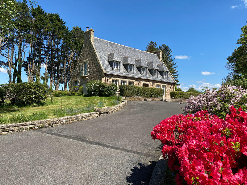 Maison - 210 m² - 13 pièces