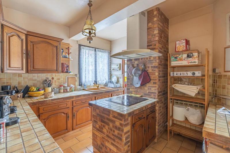 Maison - 240 m² - 8 pièces