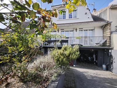 Maison - 140 m² - 5 pièces