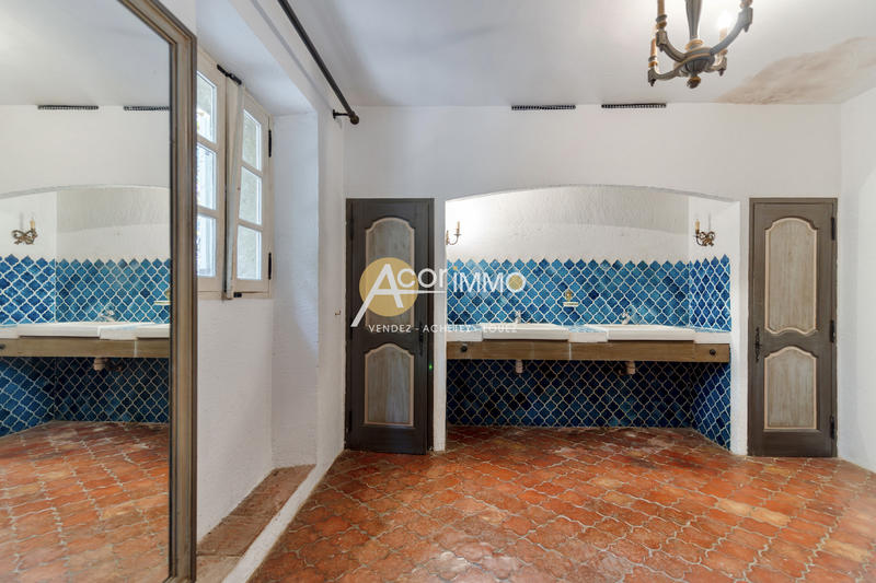 Maison - 400 m² - 10 pièces