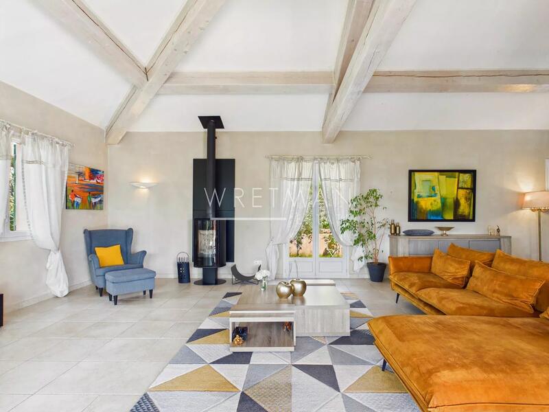 Villa - 214 m² - 10 pièces