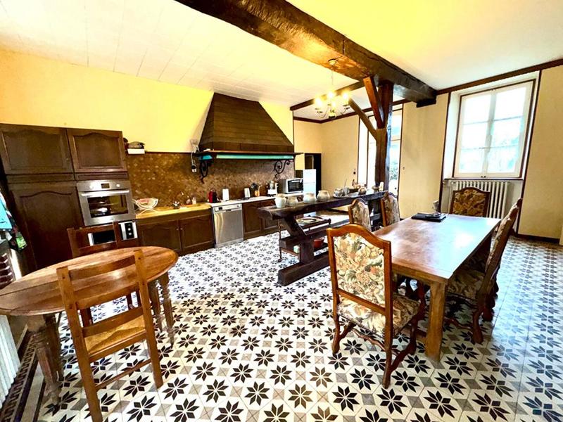 Corps de ferme - 310 m² - 10 pièces