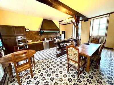 Corps de ferme - 310 m² - 10 pièces