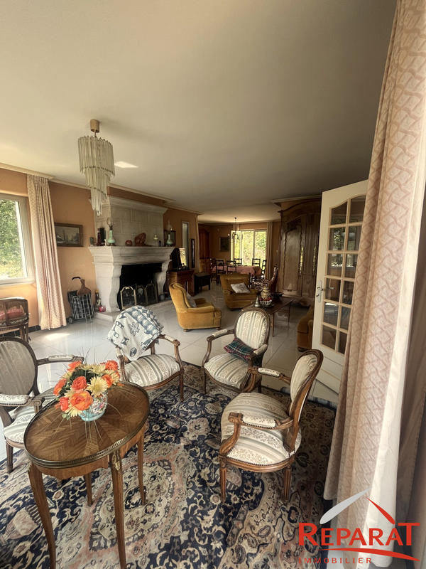 Maison - 210 m² - 7 pièces