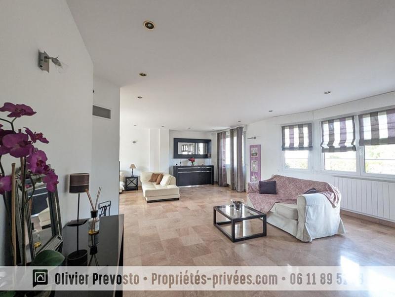 Maison - 235 m² - 9 pièces