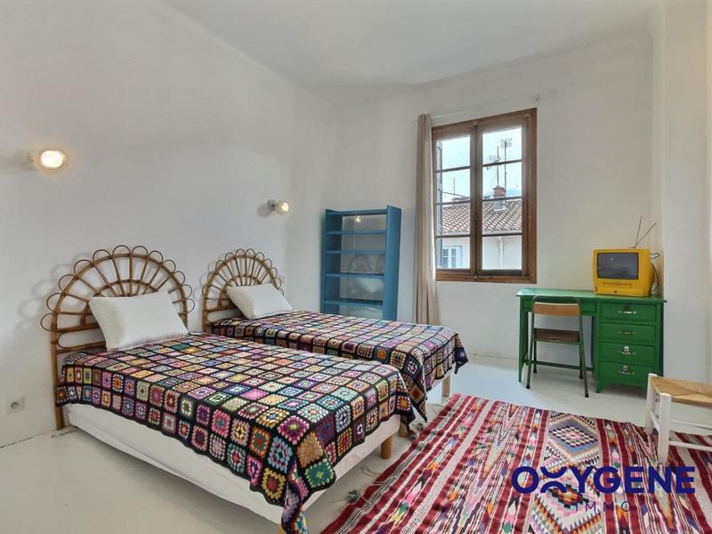 Maison - 260 m² - 12 pièces