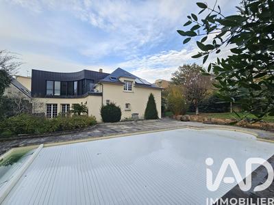 Maison - 247 m² - 5 pièces