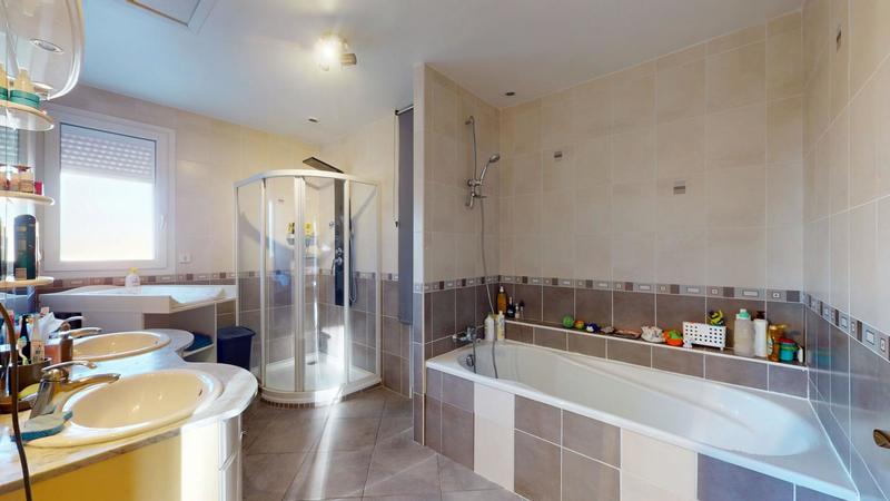 Maison - 135 m² - 6 pièces