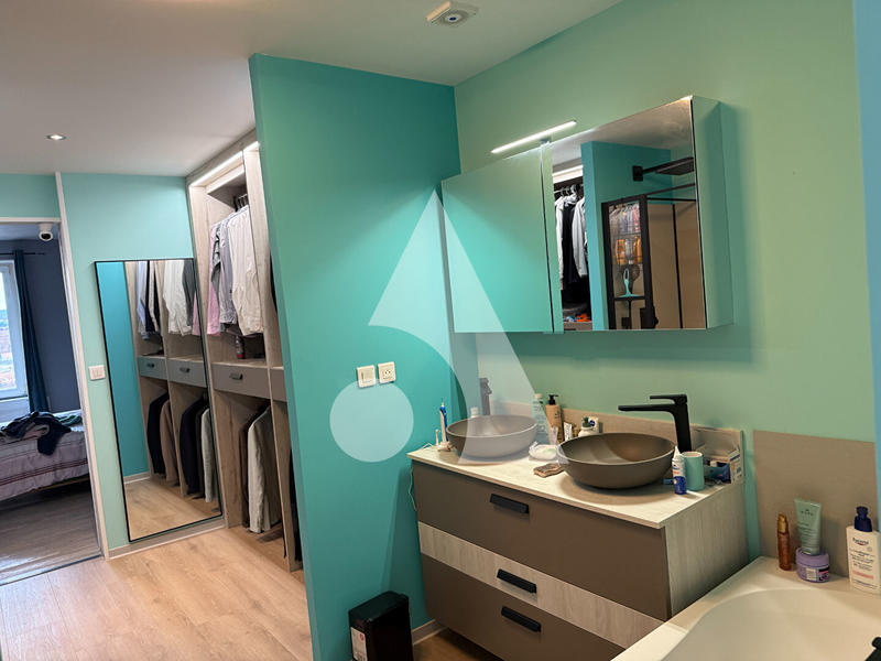 Maison - 240 m² - 10 pièces