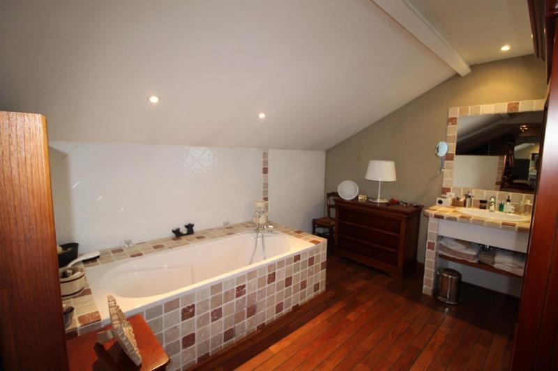 Villa - 216 m² - 9 pièces