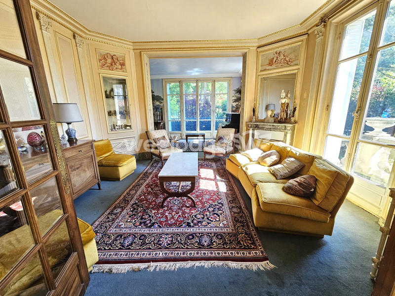 Maison - 250 m² - 10 pièces