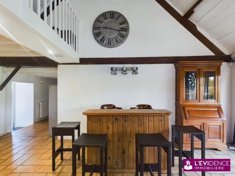 Chambre - 210 m² - 5 pièces