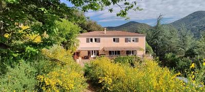 Maison - 394 m² - 16 pièces