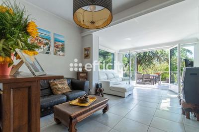 Maison - 182 m² - 8 pièces