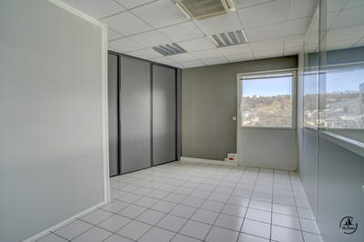 Bureau - 150 m² - 6 pièces