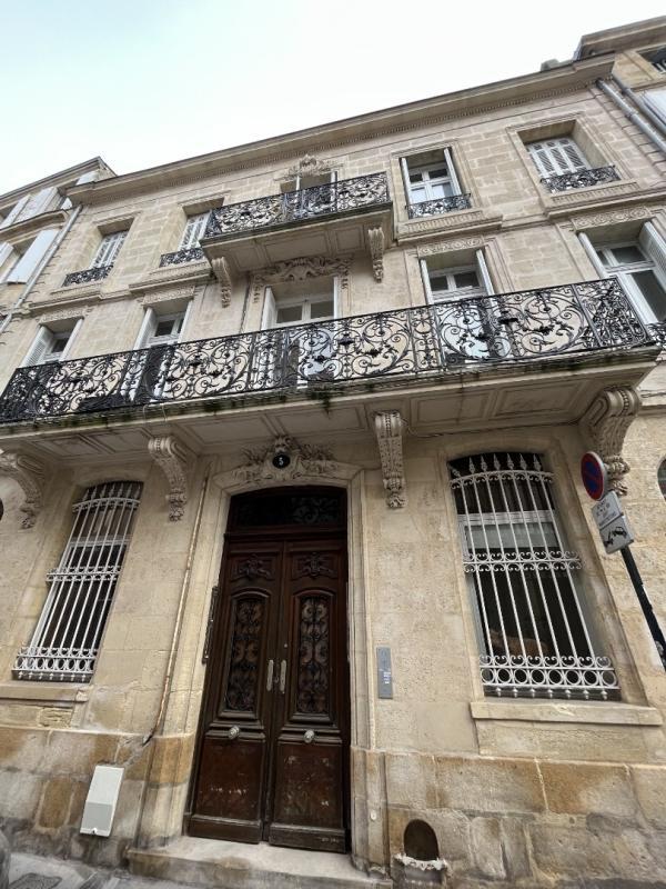 Appartement - 182 m² - 6 pièces