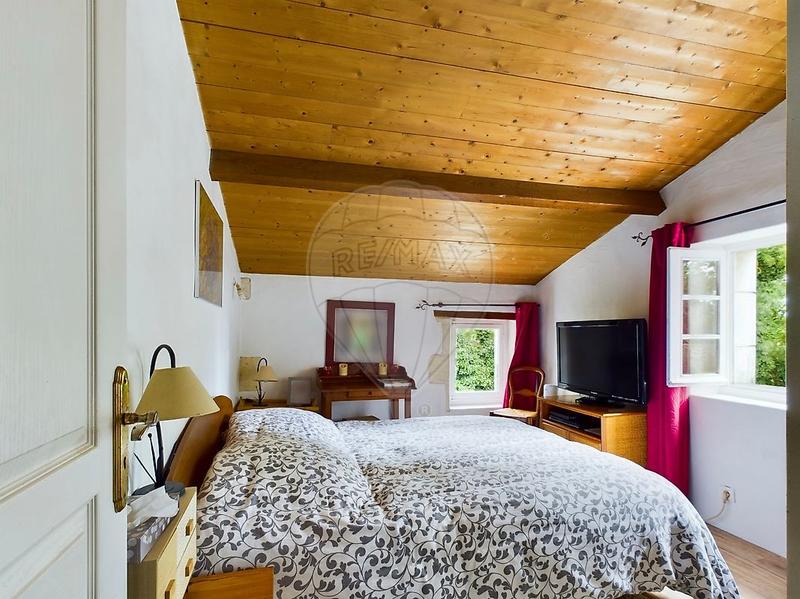 Maison - 180 m² - 12 pièces