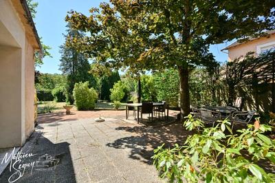 Maison - 200 m² - 8 pièces