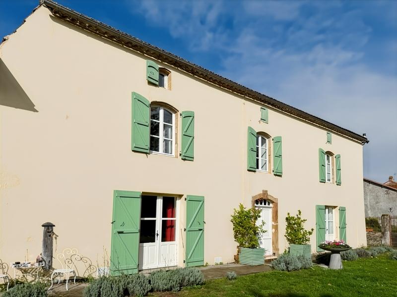 Maison - 387 m² - 8 pièces