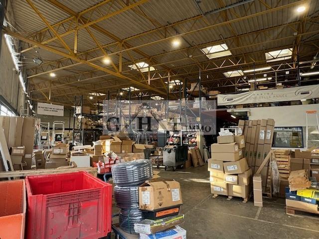 Entrepôt - 3 101 m²