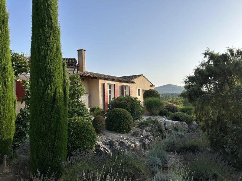 Maison - 218 m² - 6 pièces