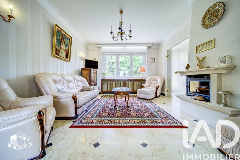 Maison - 242 m² - 8 pièces