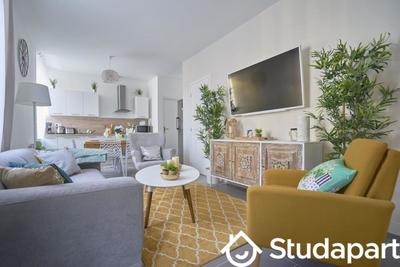 Chambre - 11 m² - 1 pièce