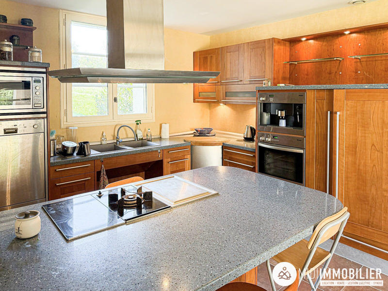 Maison - 239 m² - 7 pièces