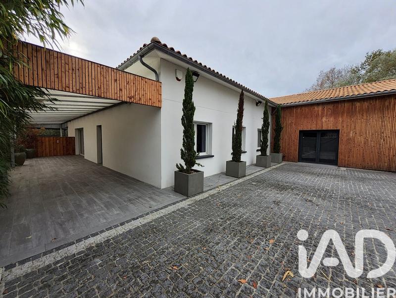 Maison - 206 m² - 8 pièces