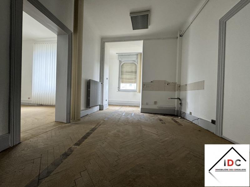 Local d'activités - 159 m² - 7 pièces