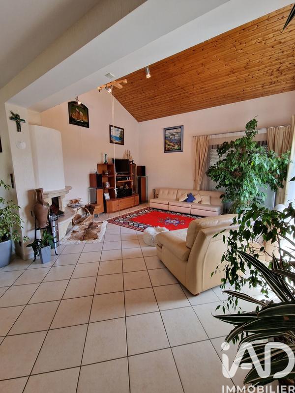Maison - 242 m² - 10 pièces