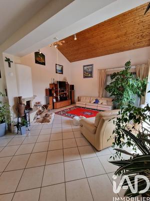 Maison - 242 m² - 10 pièces