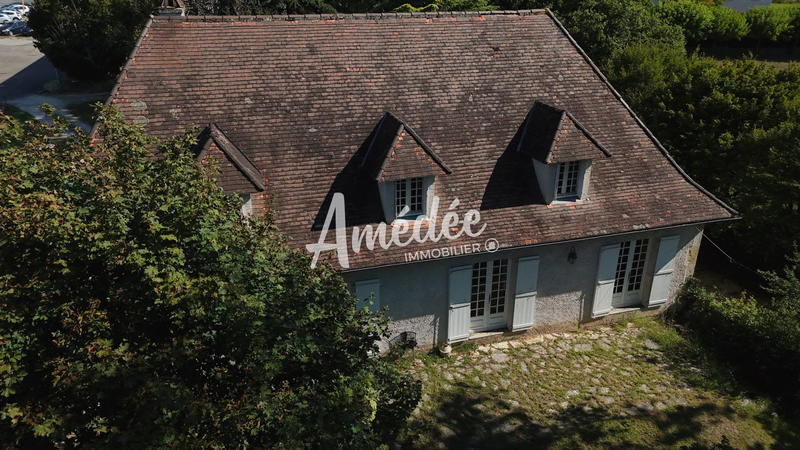 Maison traditionnelle - 210 m² - 7 pièces