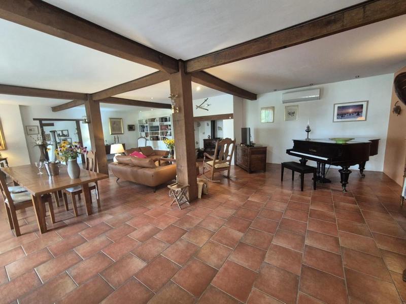 Maison - 292 m² - 8 pièces