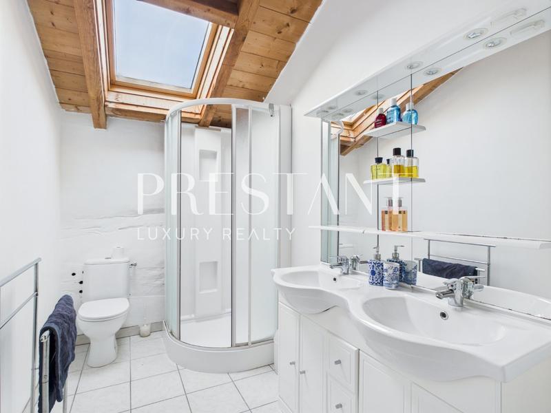 Maison - 301 m² - 9 pièces