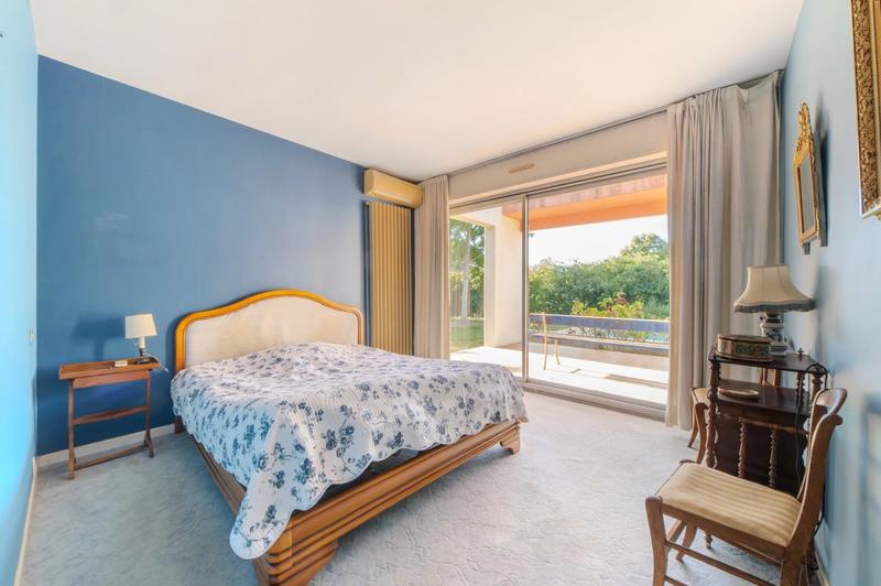 Maison - 302 m² - 10 pièces