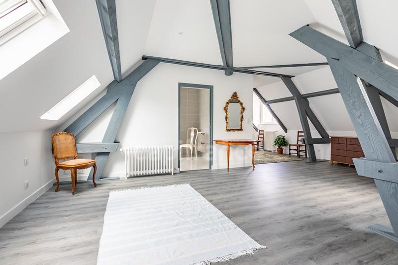 Maison - 260 m² - 8 pièces