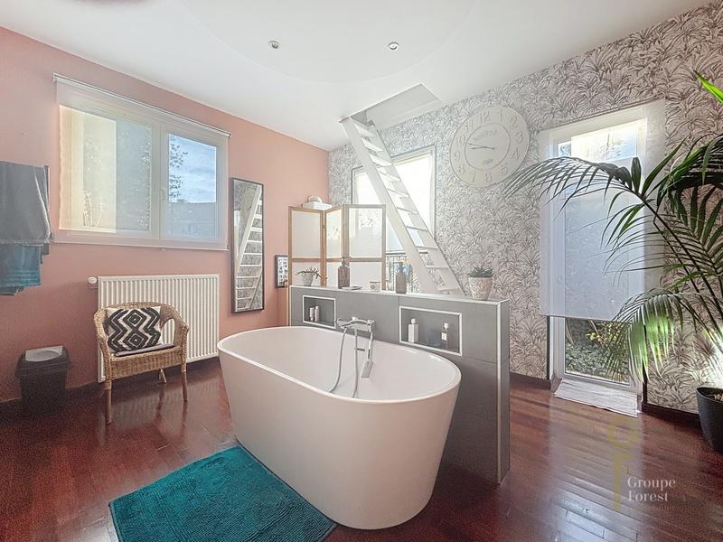 Maison - 210 m² - 6 pièces