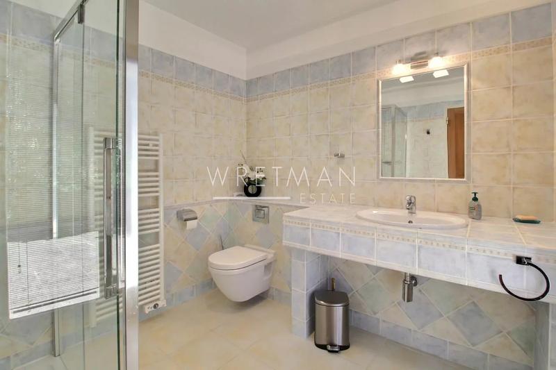 Maison - 236 m² - 7 pièces