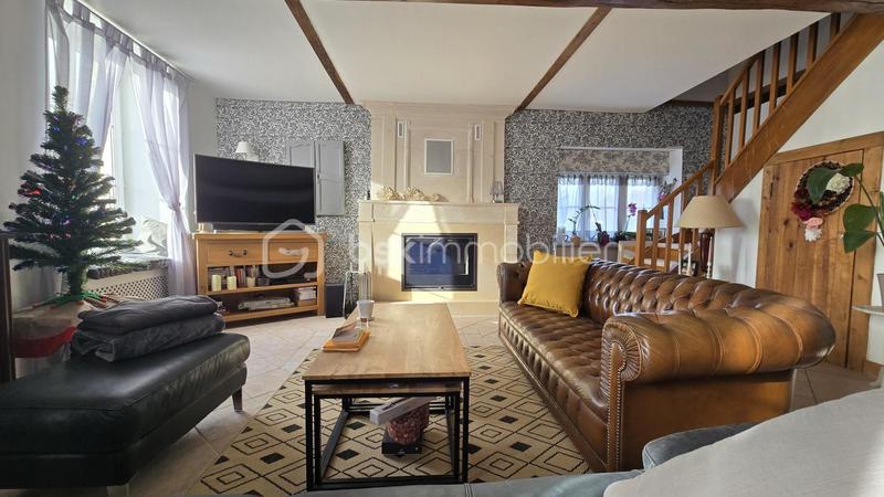 Maison - 240 m² - 8 pièces