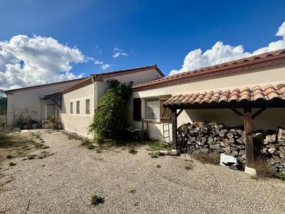 Maison traditionnelle - 264 m² - 8 pièces