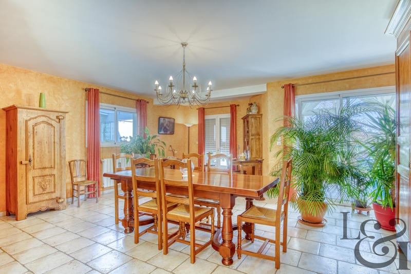 Maison - 188 m² - 9 pièces