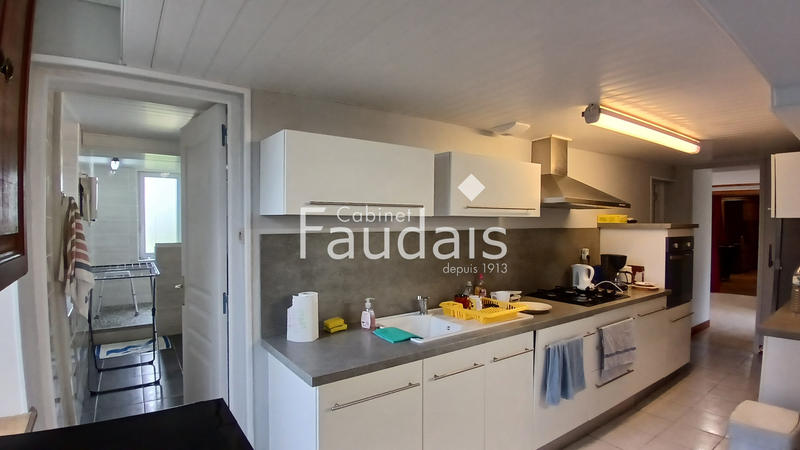 Maison - 164 m² - 9 pièces