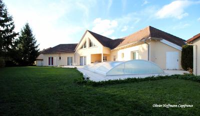 Maison - 234 m² - 9 pièces